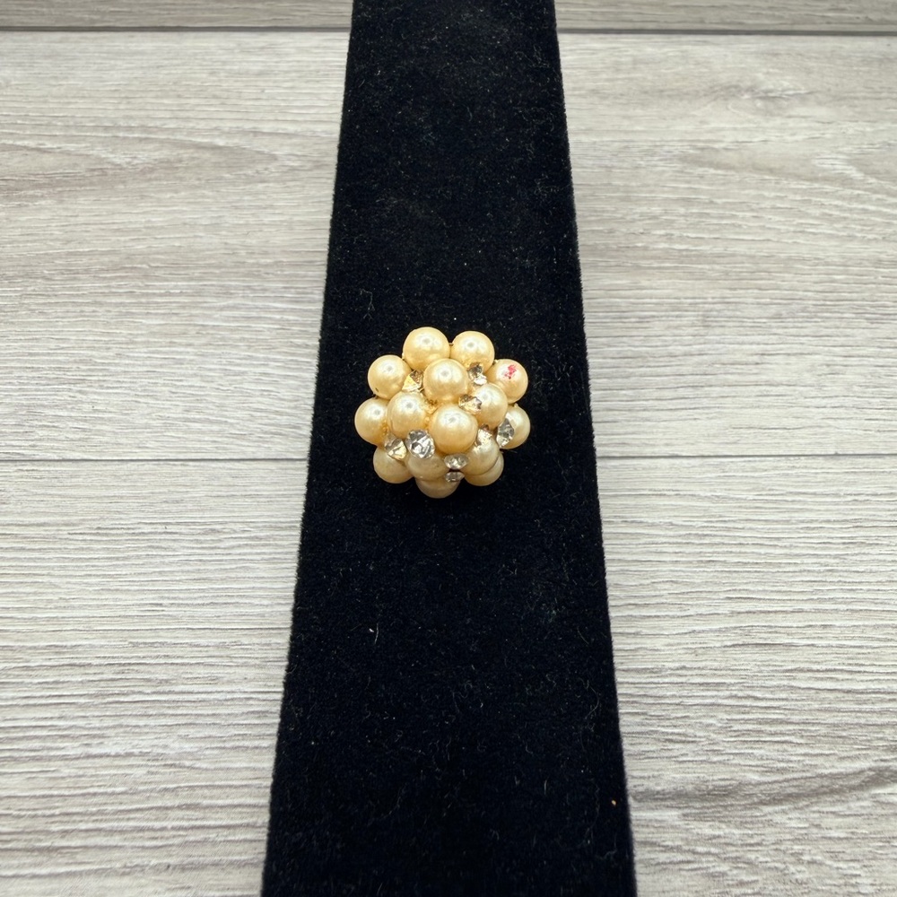 Gold Tone Cluster Pearl Brooch